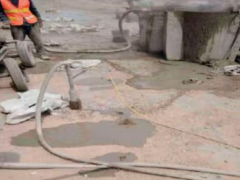 贡嘎水泥混凝土路面板底注浆技术 路面脱空注浆整治方案